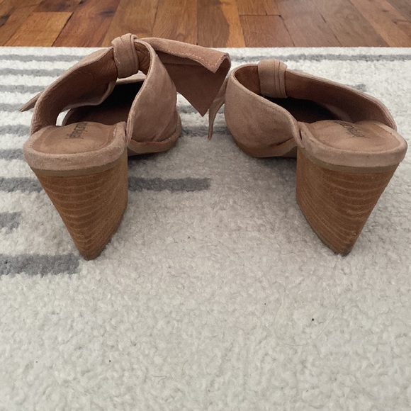 Jeffrey Campbell suede blush 3” block heeled mules with large bow - Picture 2 of 6
